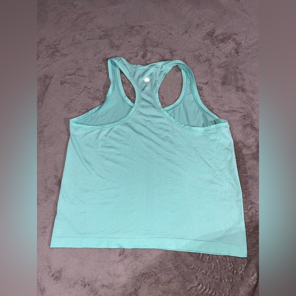 Lululemon Swiftly Tech Racerback Tank 2.0 *RaceLength
in Mint. Size 10